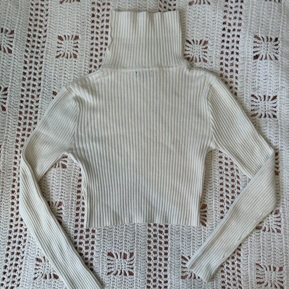 Cropped Turtleneck Ribbed Knit Sweater Top - Picture 5 of 6